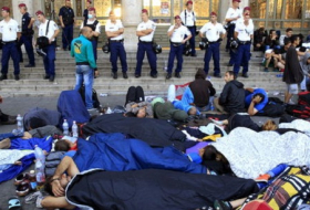Hundreds of migrants protest at Budapest station, want to go to Germany